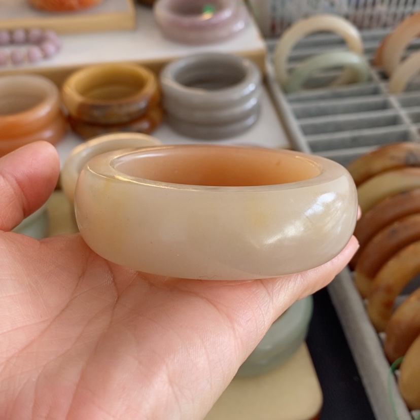 【闪购商品】石英质玉手镯未镶嵌阿*糖镯