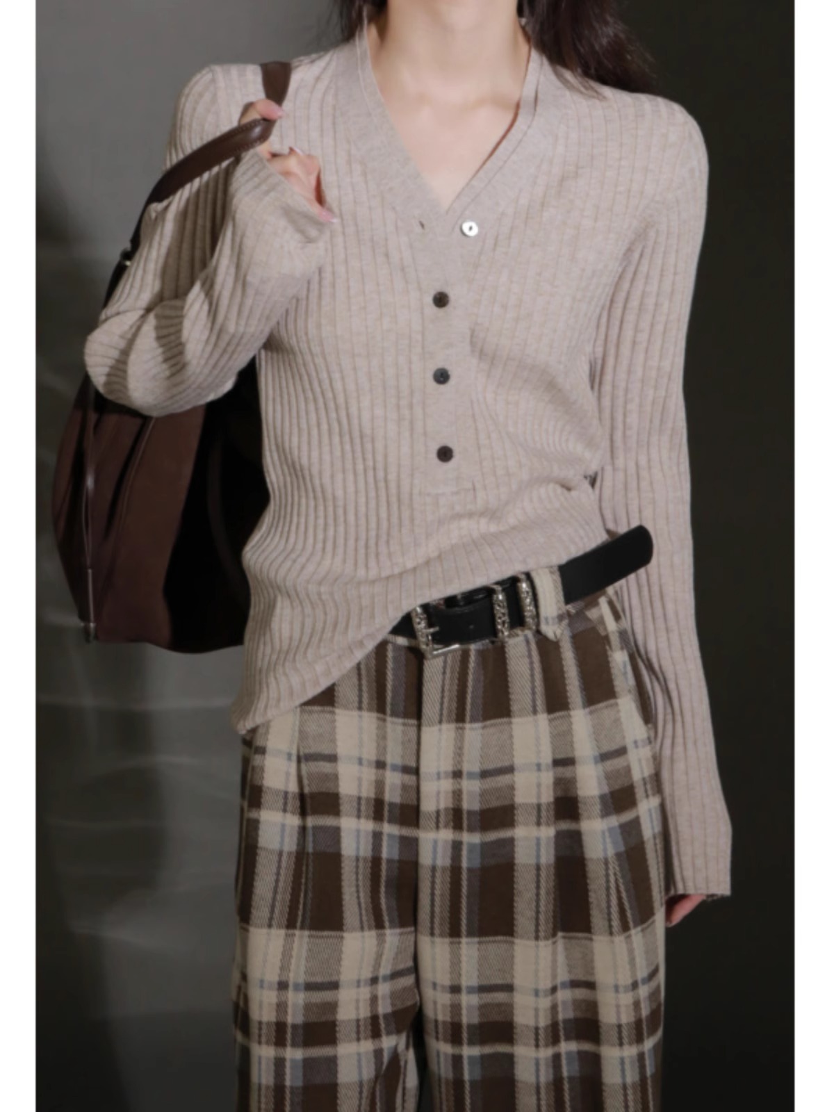 臻一-法式轻性感无缝V领羊毛衣针织衫女宽松上衣秋冬季PI24X391