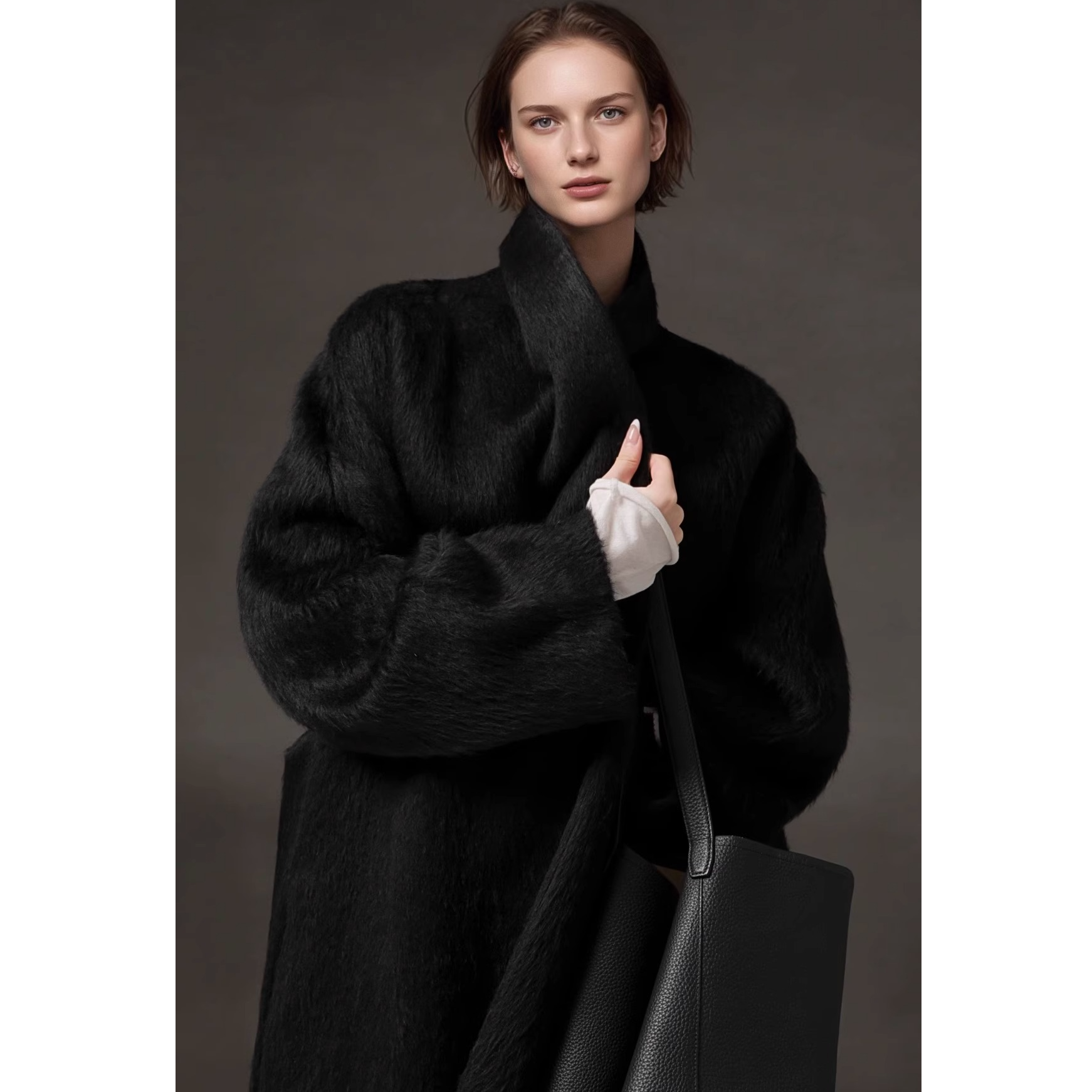 臻一-王诈系列进口苏力羊驼毛大衣女奢品青果领PI24A0326