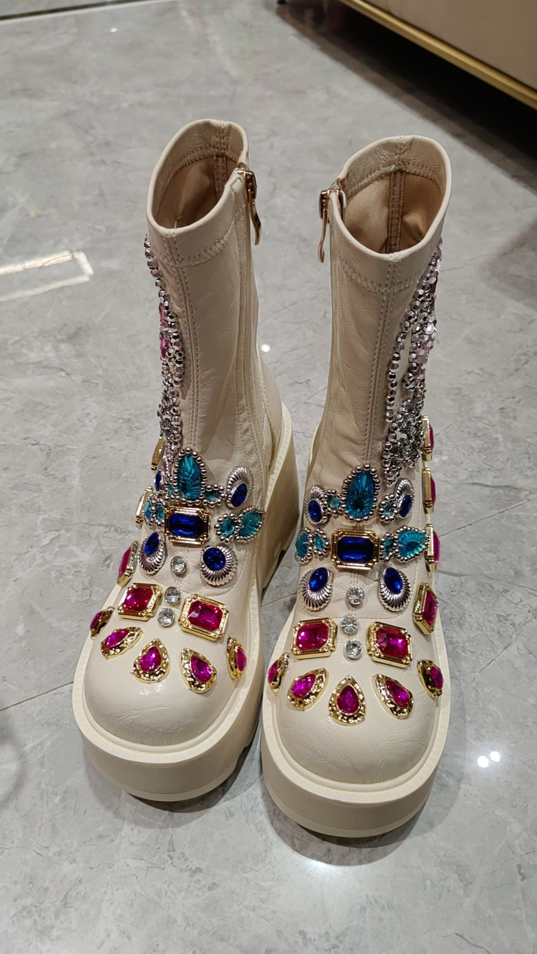 MAGIC INTRO 白色鞋子