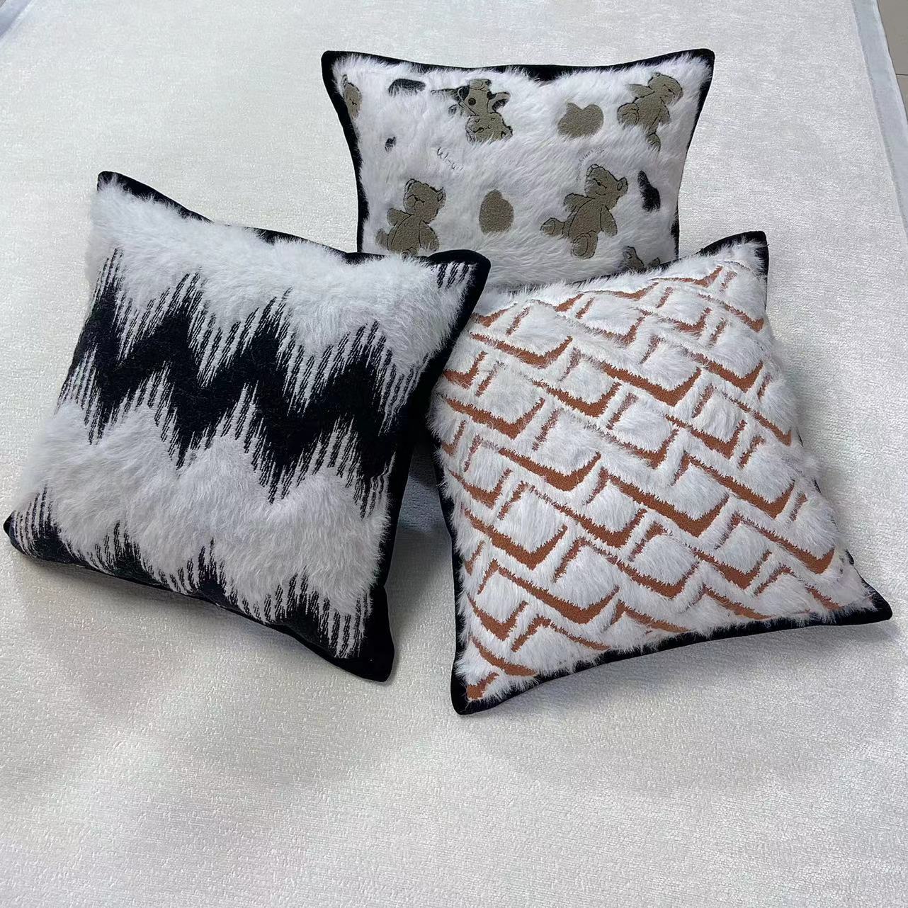 现代简约北欧抱枕抽象派轻奢抱枕居家沙发客厅靠背垫高级感抱枕套