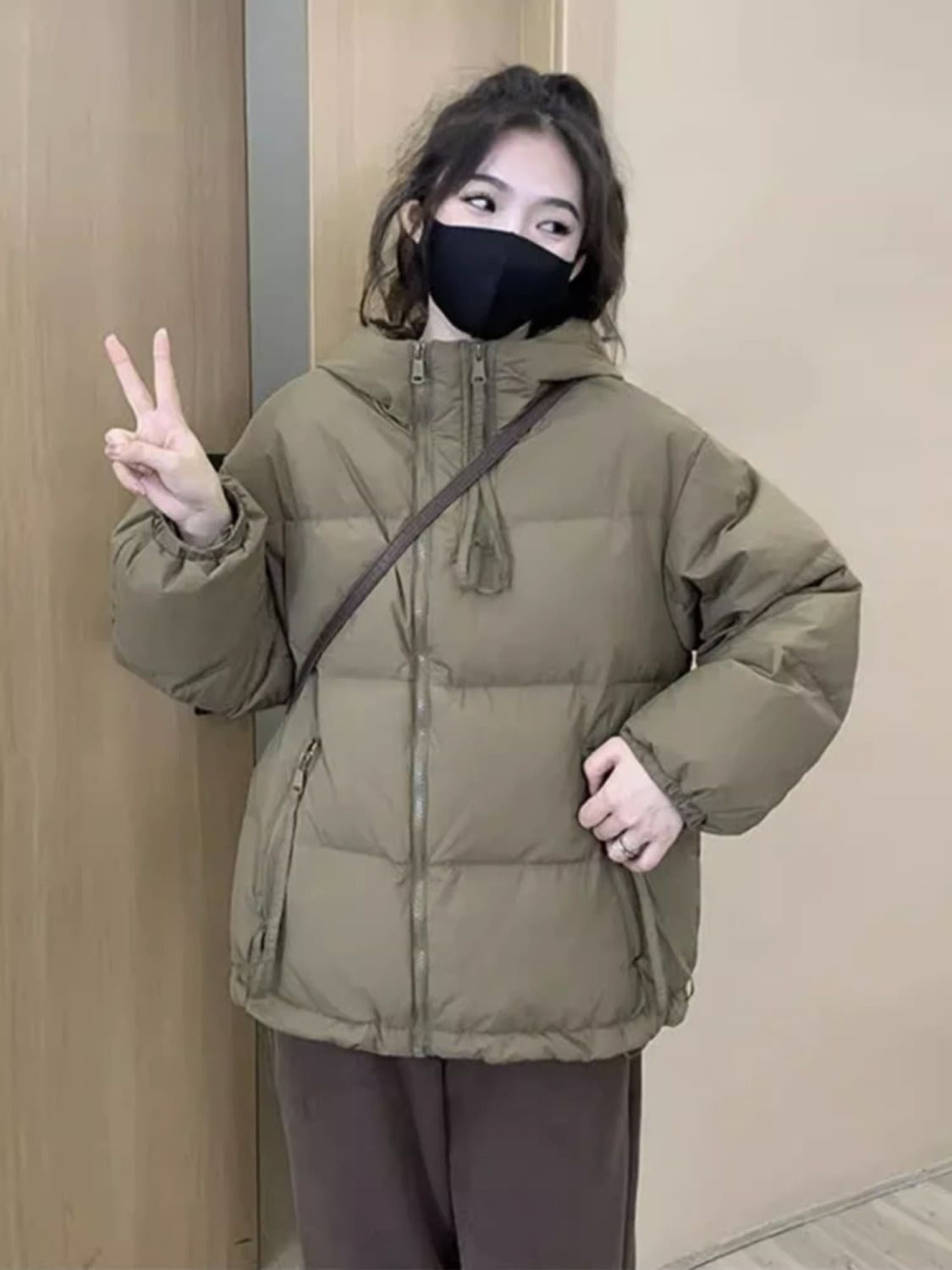 波司豋欧货时尚连帽羽绒羽绒服女秋冬季设计感双拉链系带宽松加厚