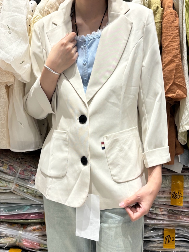 气质米色薄款西装2024