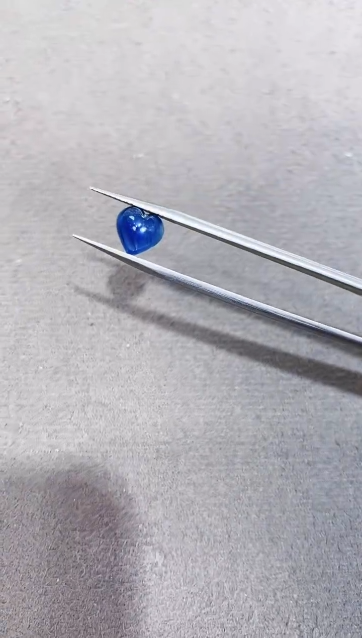 【闪购商品】蓝宝石裸石未镶嵌心8mm一粒