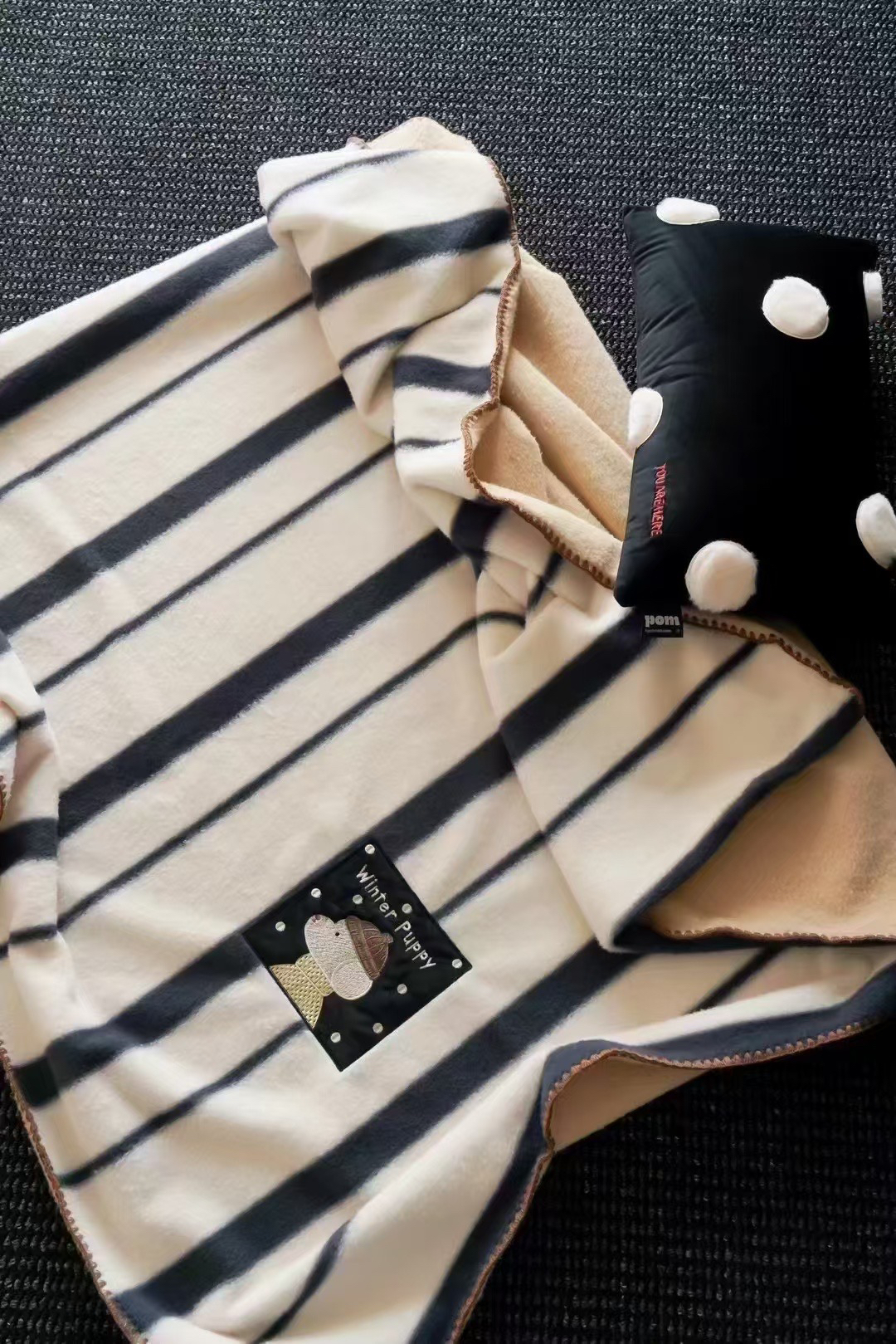 学生毯午休毯沙发毯床边毯260克咩咩绒多功能毯披肩毯两用毯子