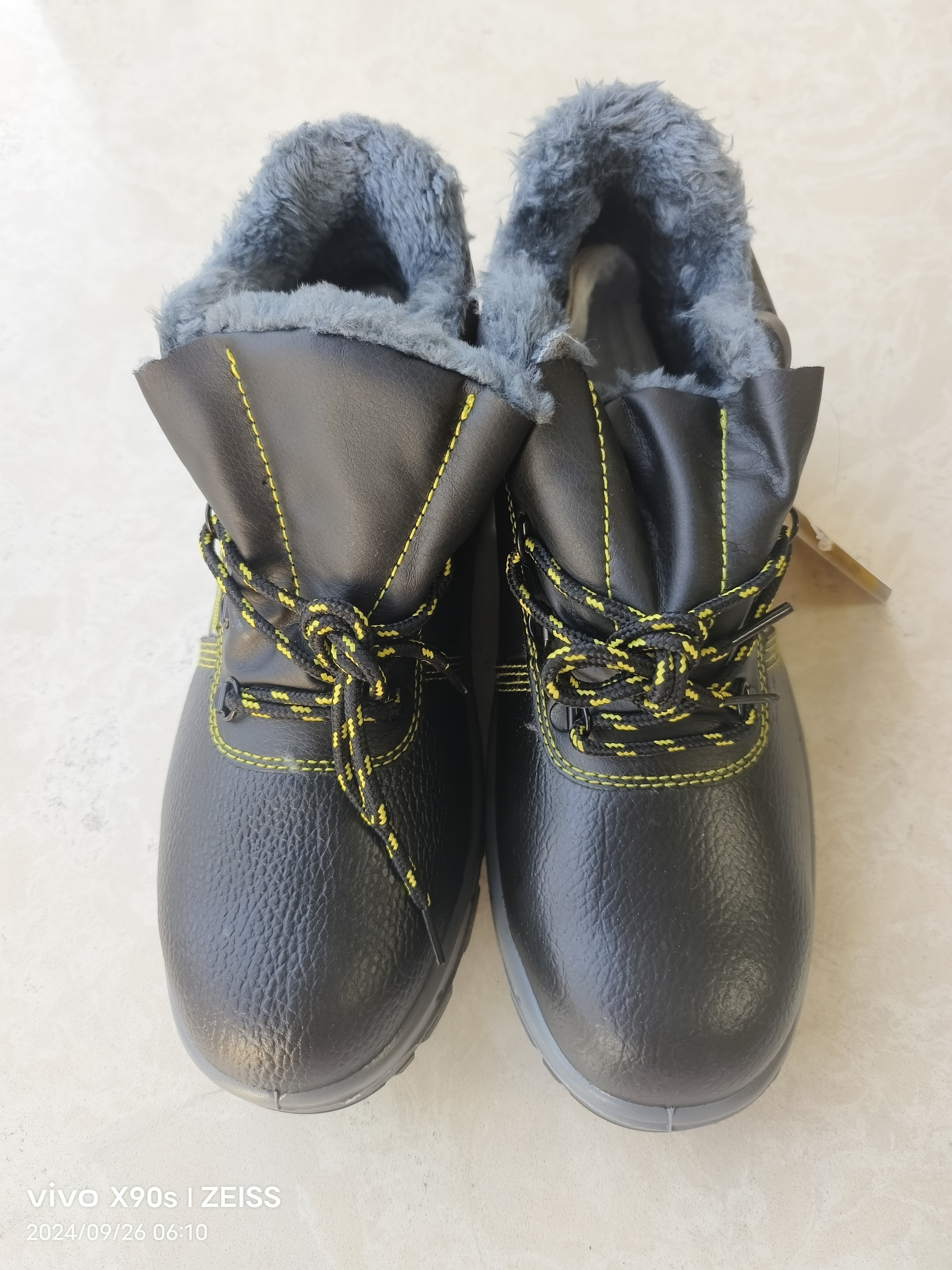 劳保棉鞋，防刺穿耐油酸碱加厚加棉耐磨劳保工作鞋