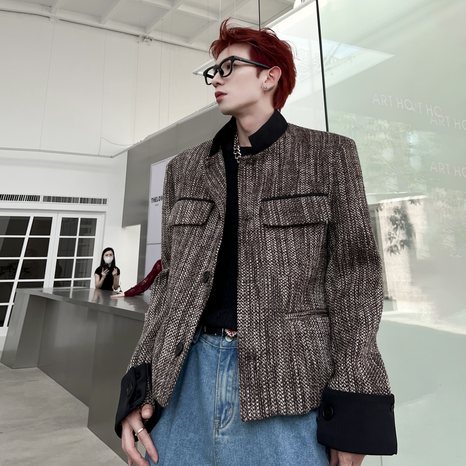 小香风垫肩设计夹克 