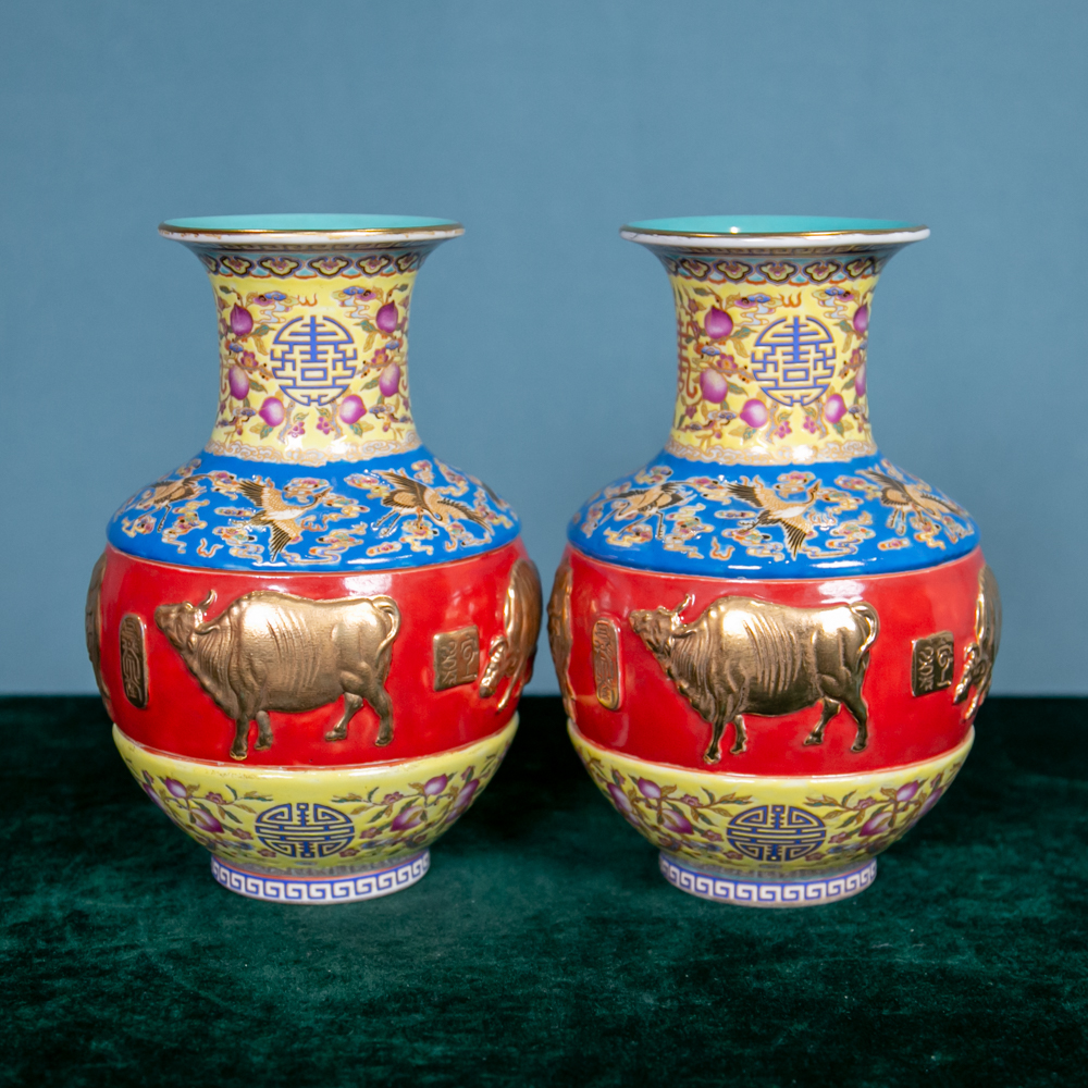 珐琅彩鹤牛寿桃纹赏瓶一对FLC-112805