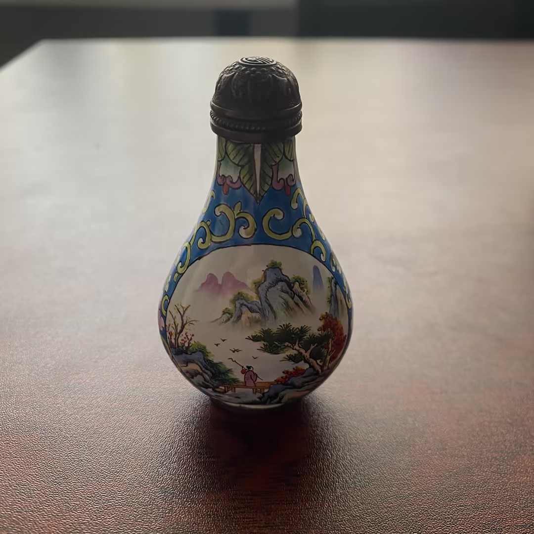 清 粉彩山水画鼻烟壶