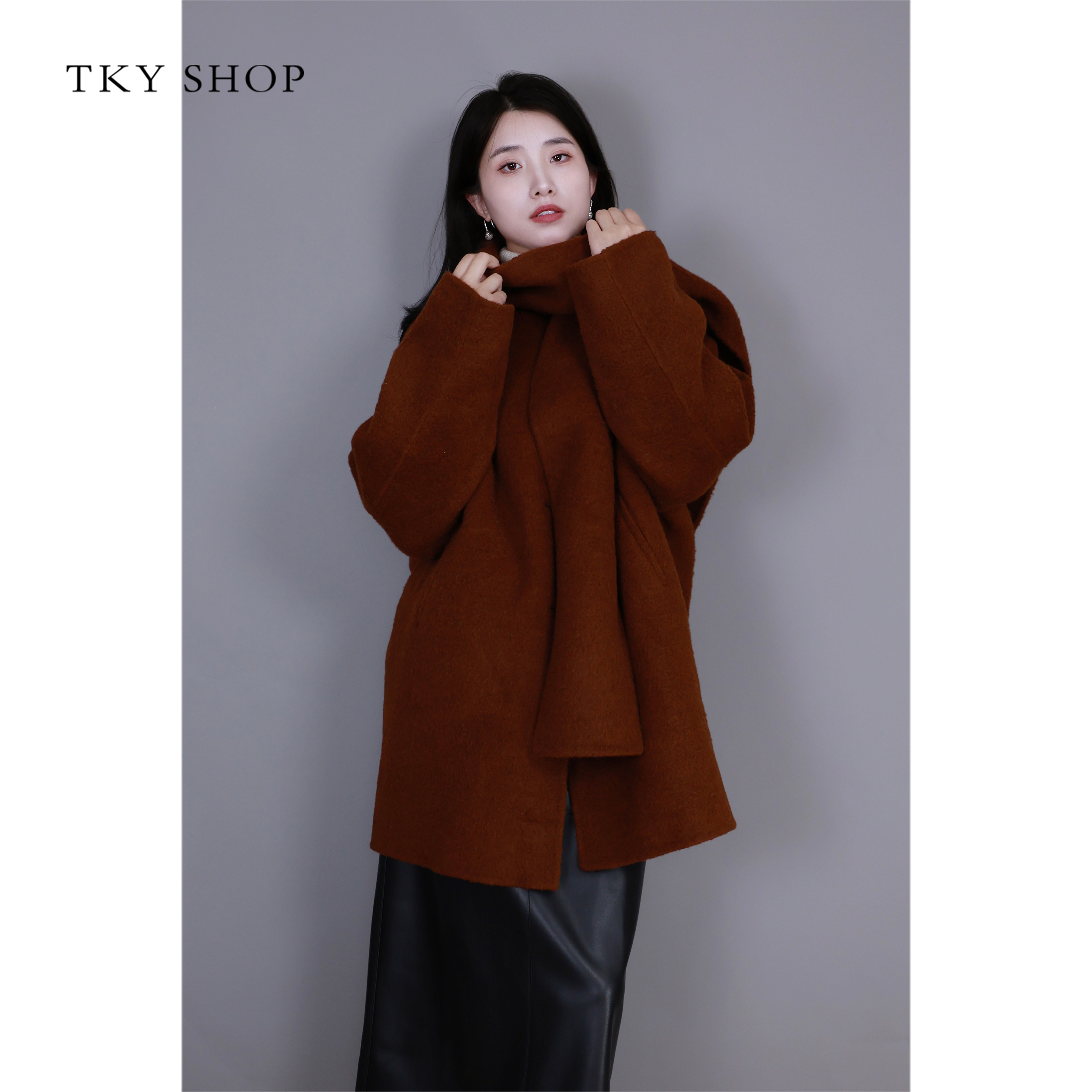 TKYSHOP带围巾H型毛呢冬季款双面呢保暖咖色大衣    10G1GA00D462
