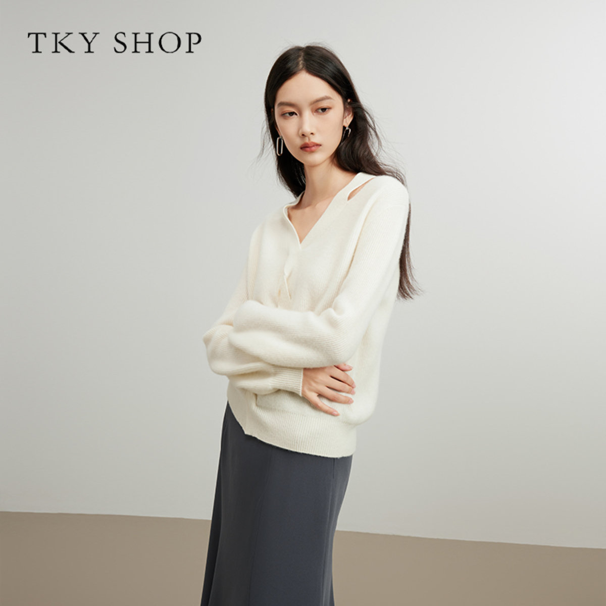 TKYSHOP【商场同款】V领显瘦羊绒毛套衫2023秋冬新品  10G1HJ07Q030