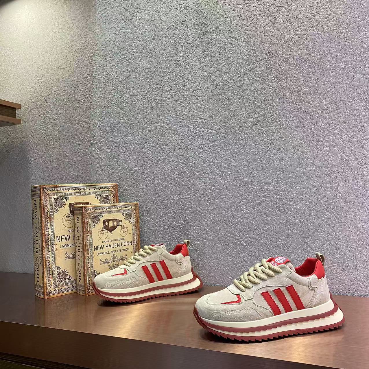 2024新款秋冬季时尚运动休闲鞋阿甘鞋男鞋