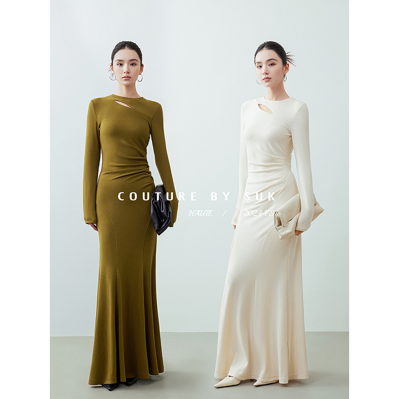 SUK【艺术剪影】秋冬薄绒款修身碎褶挖空设计高领针织连衣裙SK4298