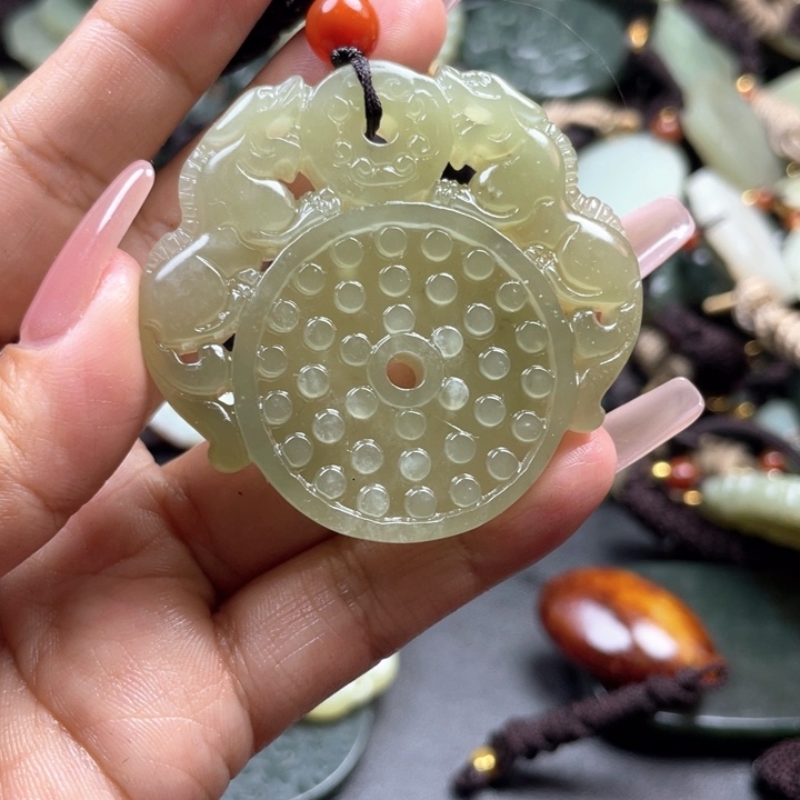 和田玉颈饰未镶嵌