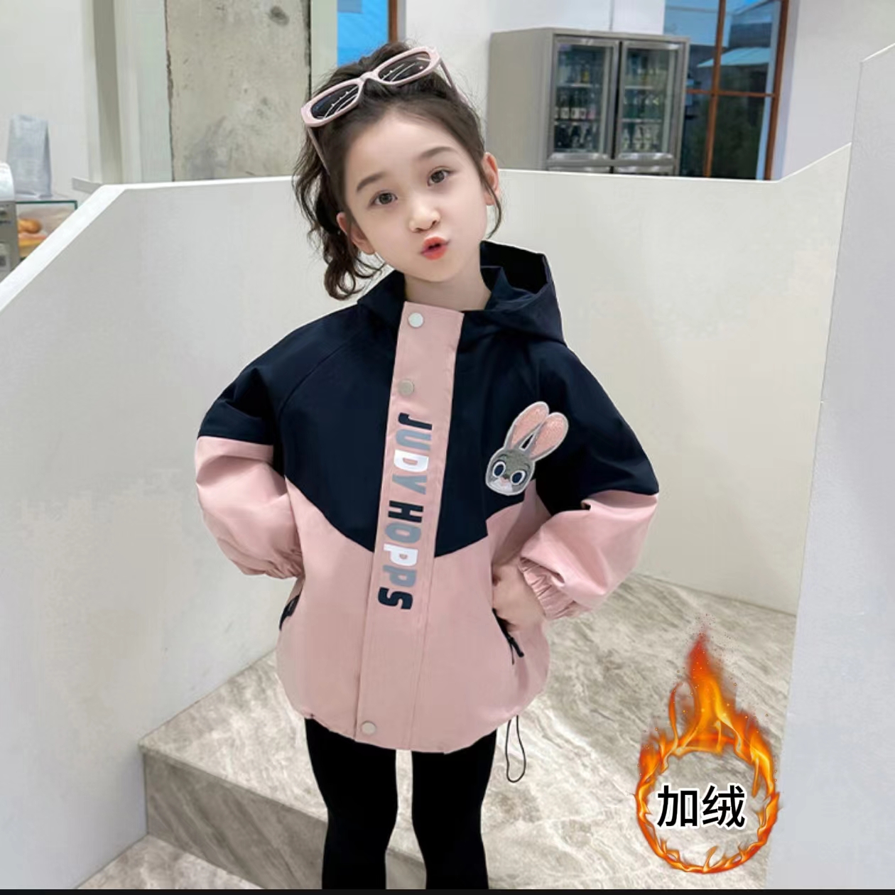 女童加绒外套秋冬2024新款儿童连帽兔子警官保暖夹克女宝宝冲锋衣