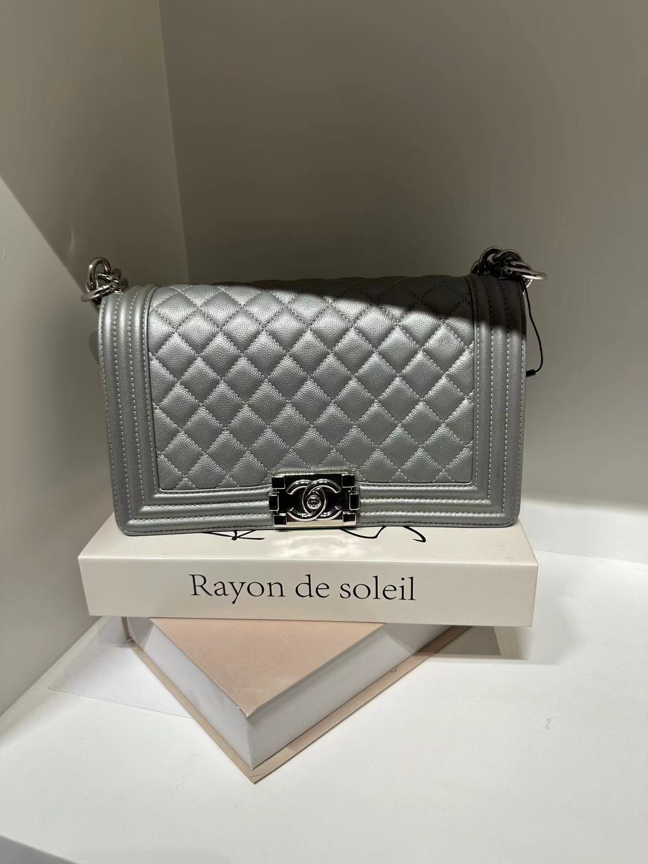 95新 Chanel/香奈儿 HIHI/ 银灰色银扣中号Leboy 24开9125491