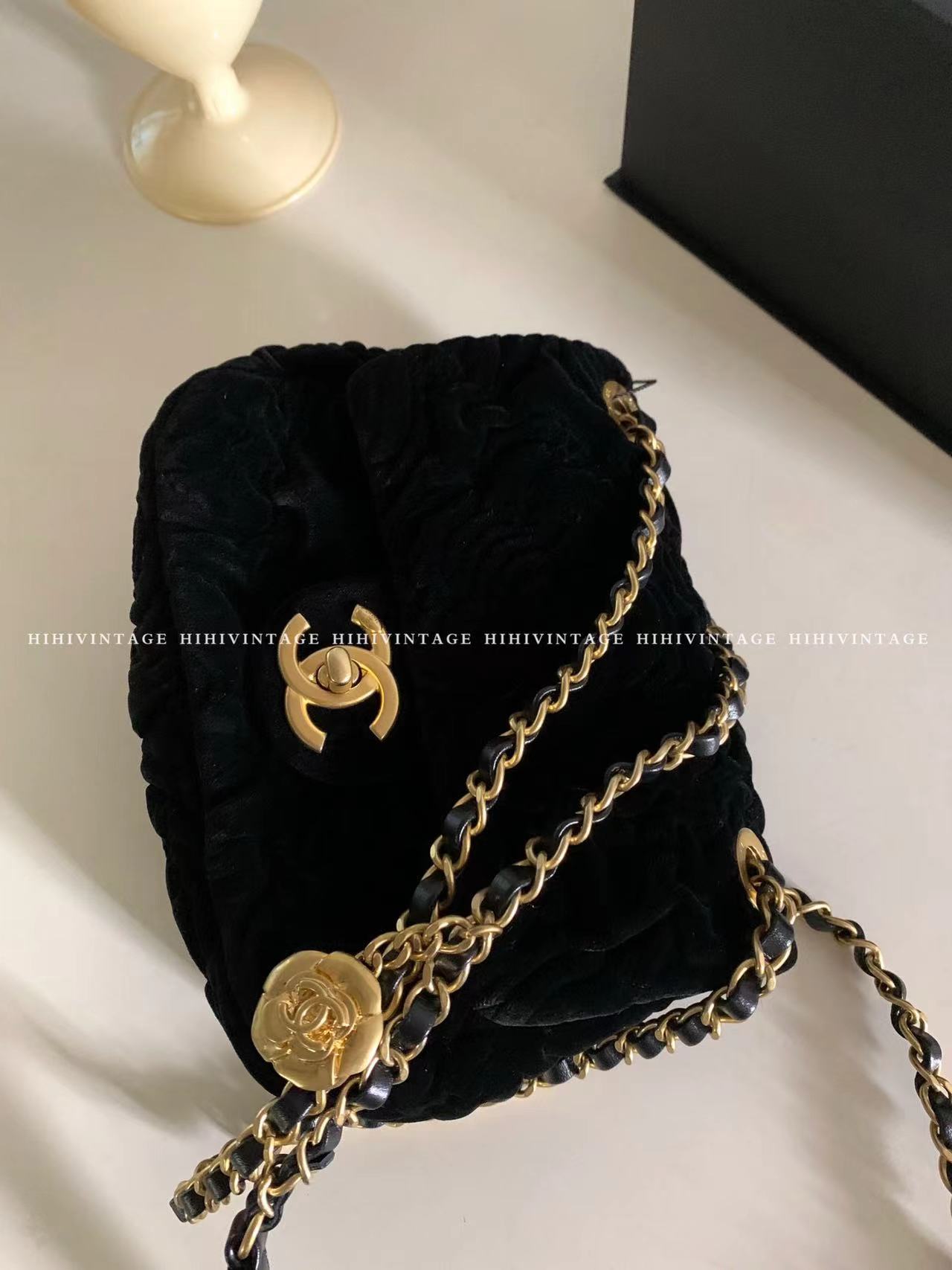 99新  HIHI/chanel 黑金丝绒方胖子斜挎包/8657535