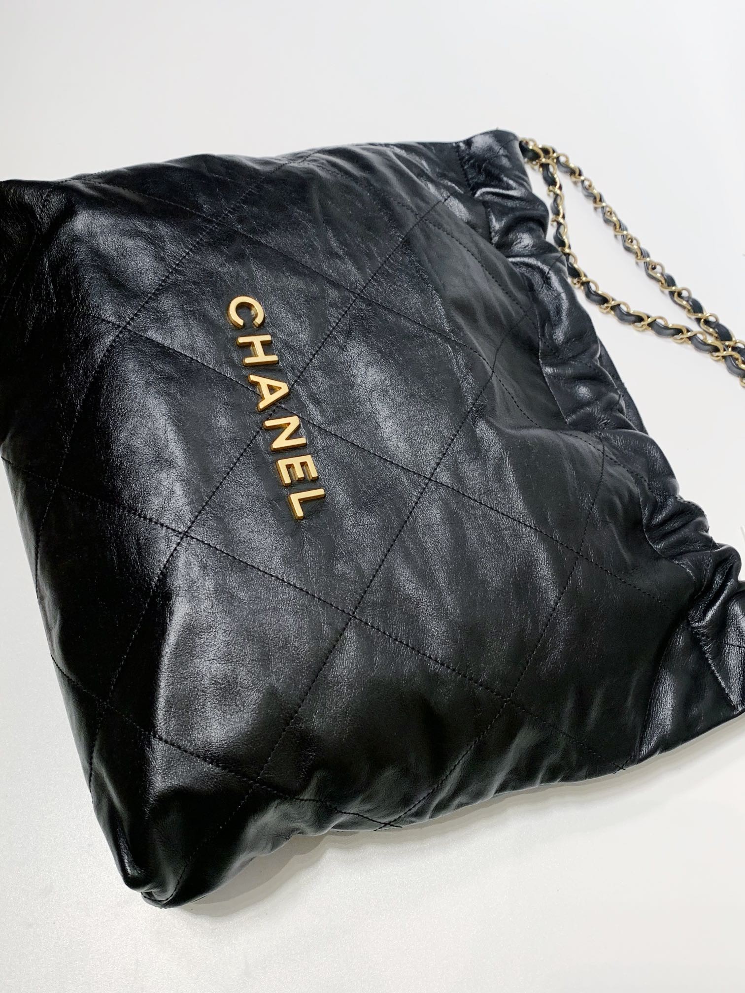 99新 Chanel/香奈儿 HIHI/黑金22bag中号 芯片款/10050981