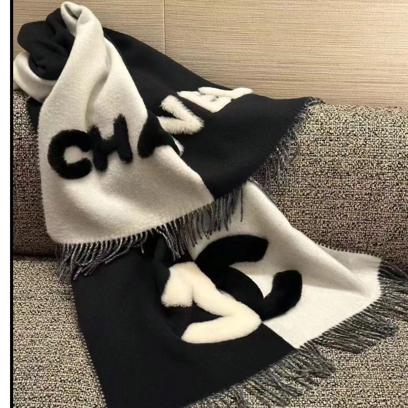 全新未使用 Chanel/香奈儿 HIHI/Chanel22B黑白双C字母流苏围巾