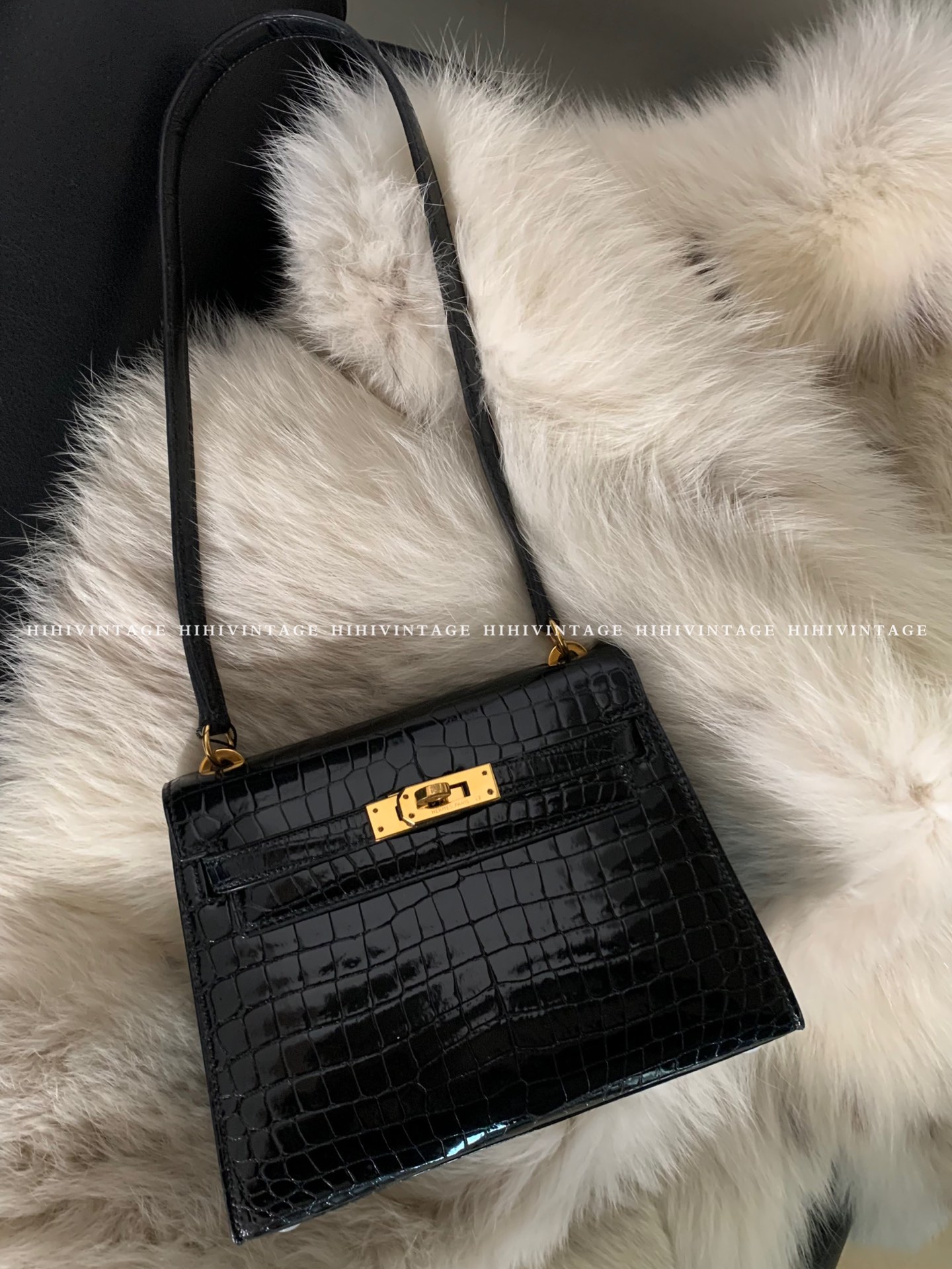 95新 Chanel/香奈儿 HIHI/ 黑金亮面鳄鱼皮无耳Kelly 倒V 圈P