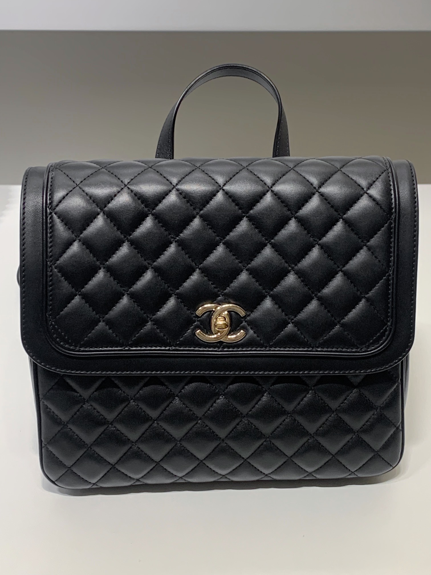 99新 Chanel/香奈儿 HIHI/黑金菱格纹外缝线双肩包26开/9946283