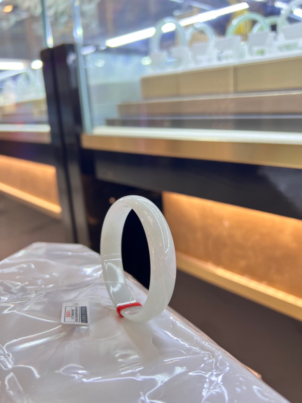 天然翡翠A货公主手镯52.2圈口宽12.5，冰冰透透白月光上手显白完美