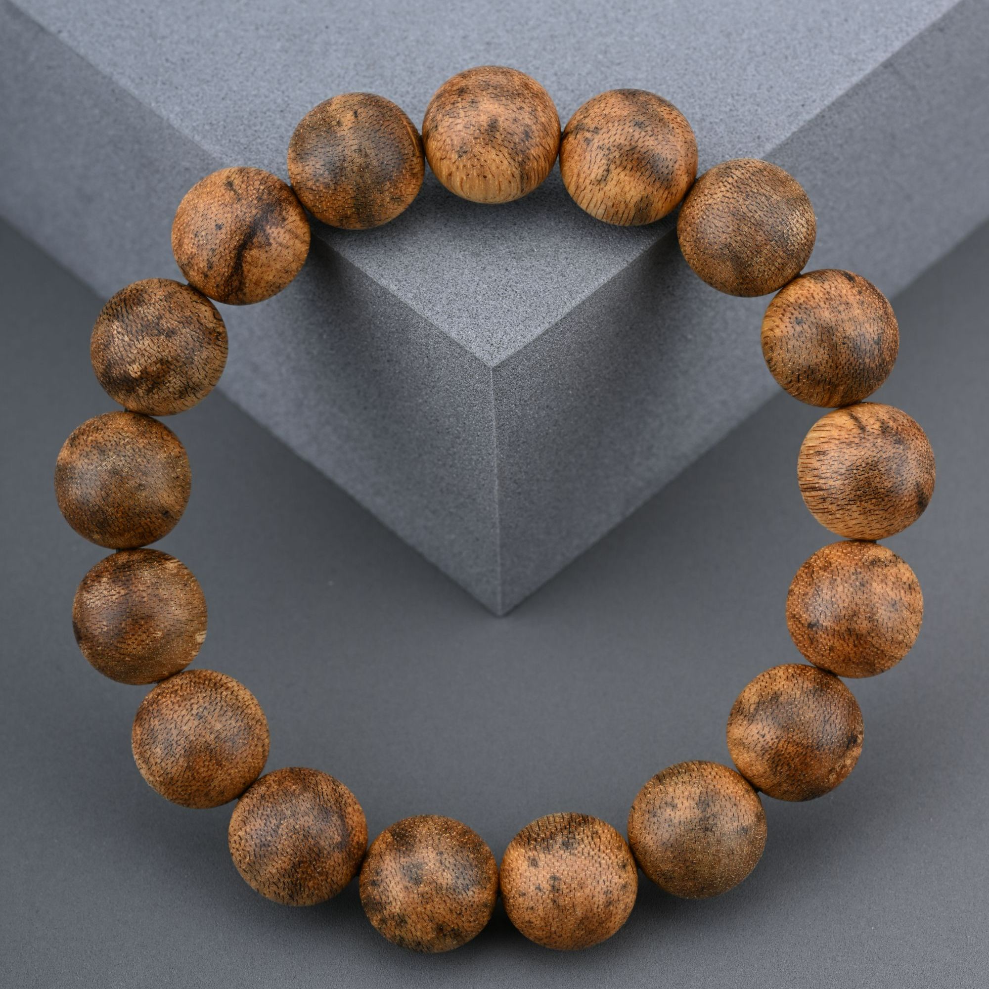 鑫香鈺 沉香柬埔寨菩萨棋沉香1.3+cm*17粒,约12.8克