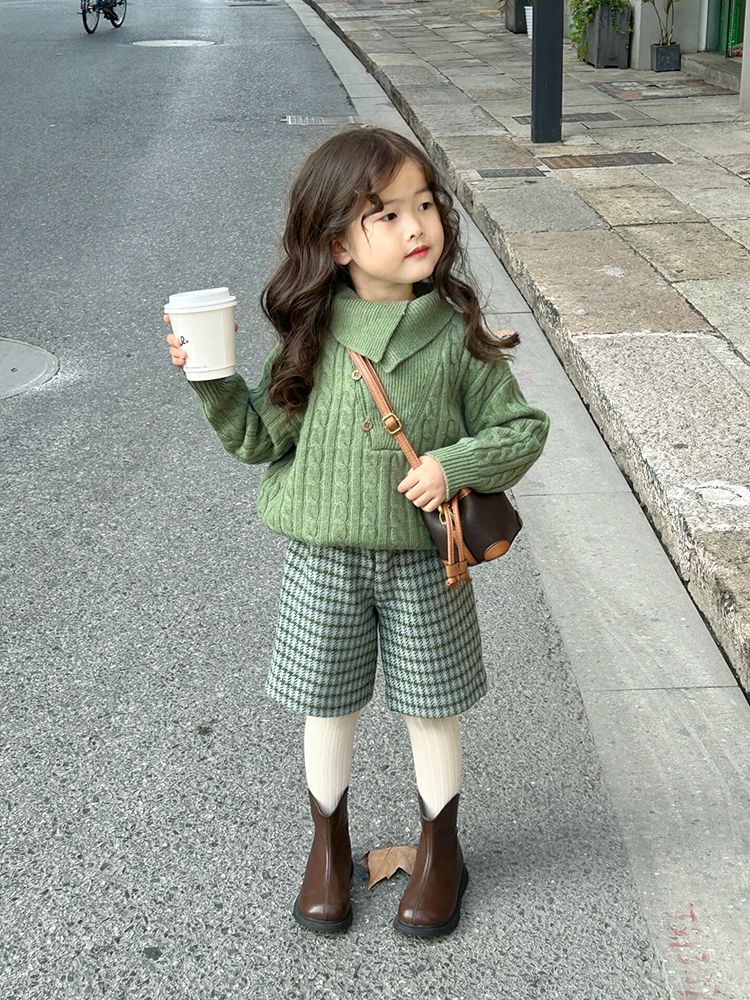 甄选2023秋冬新款韩版女童绿色翻领针织衫毛衣女宝宝中裤套装