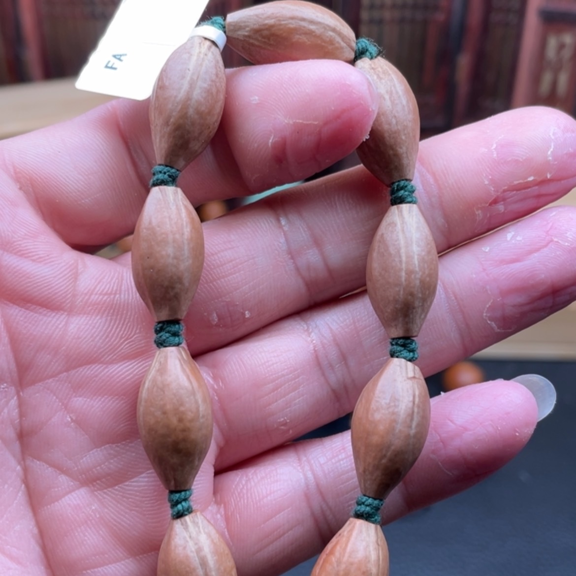 【闪购商品】橄榄核核雕焦****豆