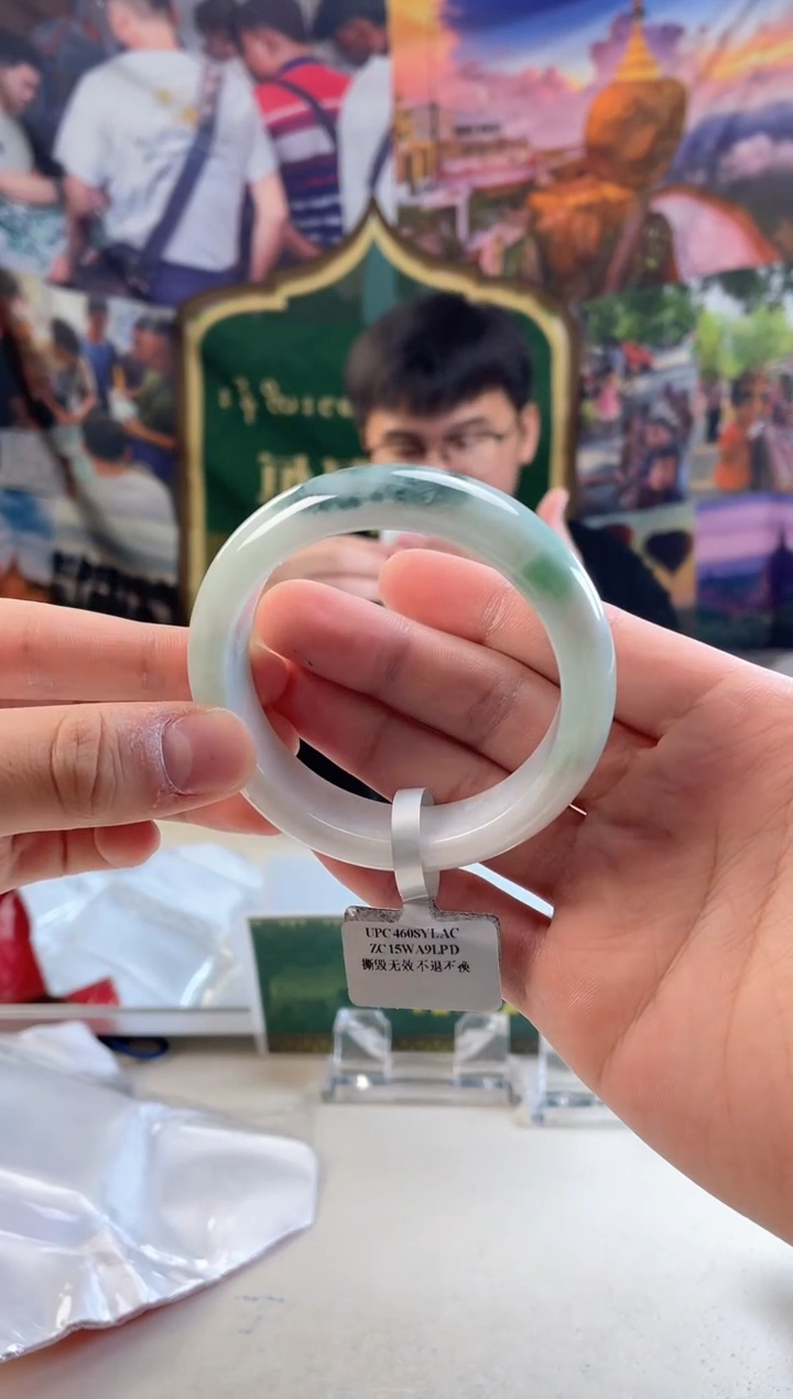 【闪购商品】翡翠手镯未镶嵌6微瑕