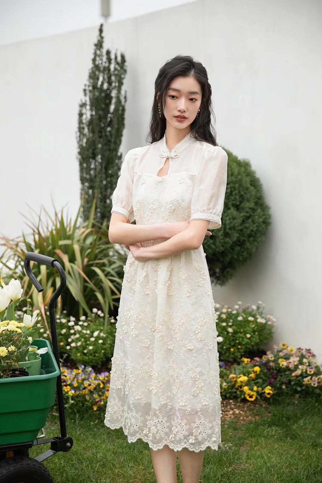 Miss何女装，喊号拍款