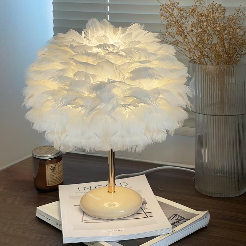 台灯床头轻奢高级感卧室结婚浪漫奶油风现代陶瓷羽毛灯主卧床头灯