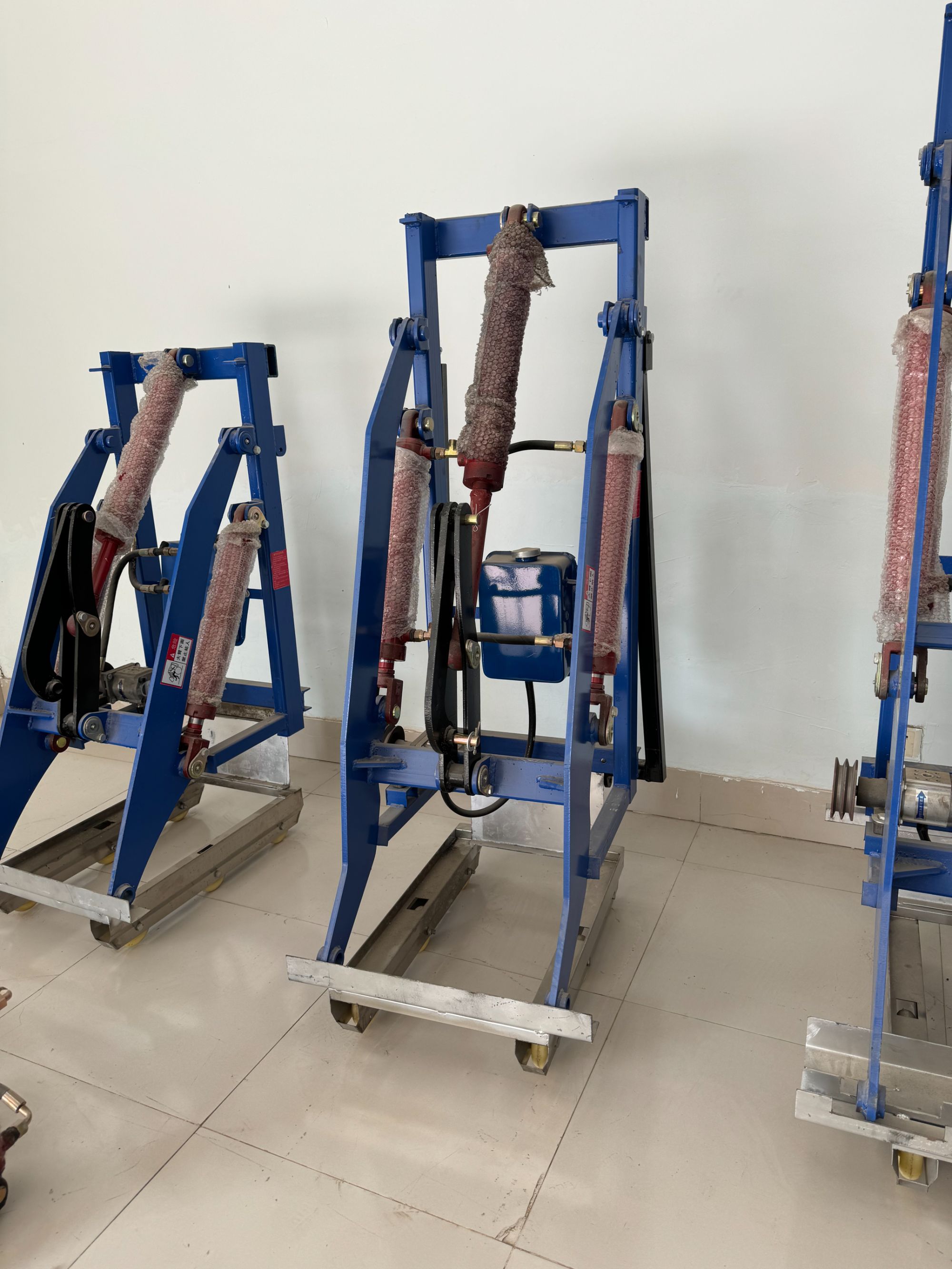 小四轮拖拉机改装小铲斗 铲粮食铲雪卸载2.3米