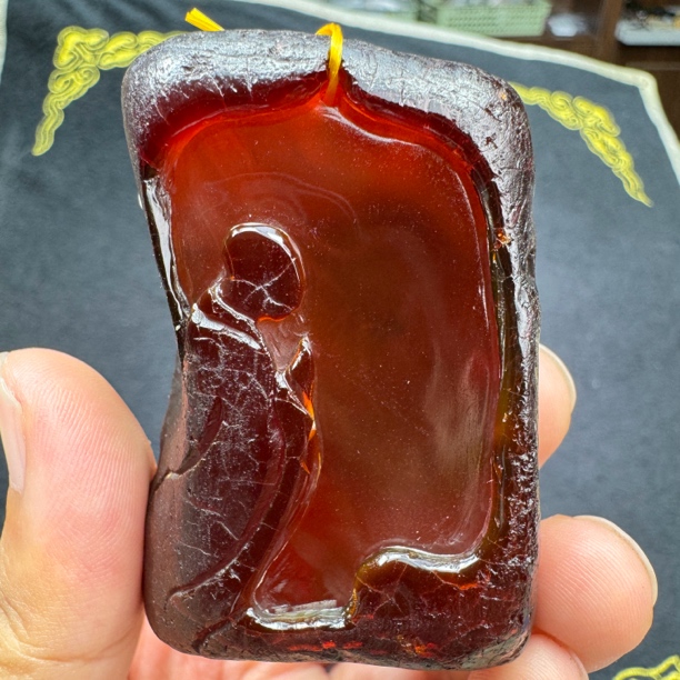 假一赔十，天然琥珀蜜蜡，蜜蜡雕刻件，蜜蜡原皮雕刻原石，105