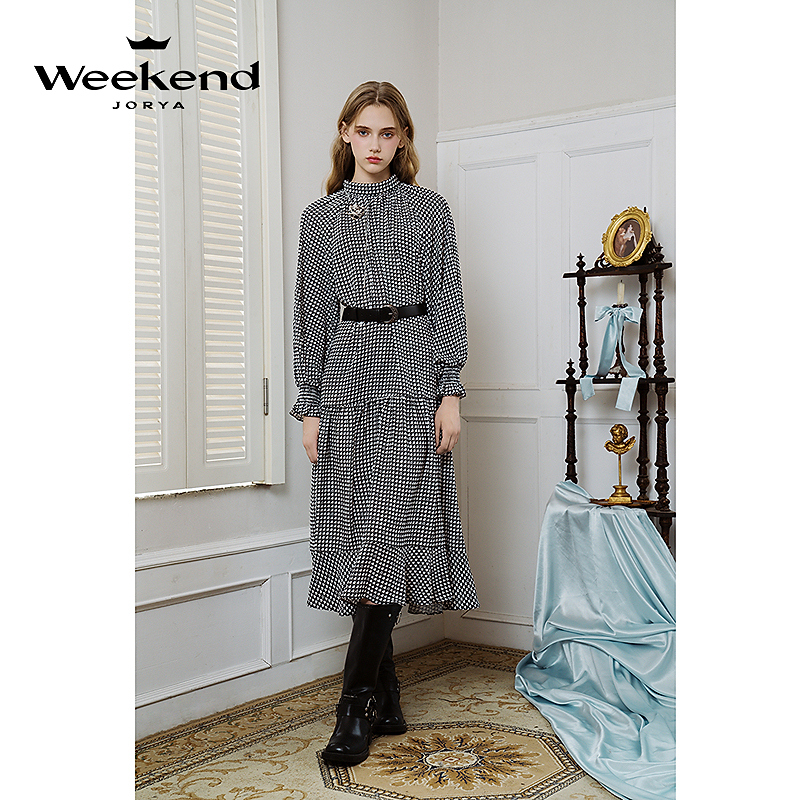 卓雅周末2024秋季新款立领爱心图案蝴蝶结腰带中长连衣裙Q240265A