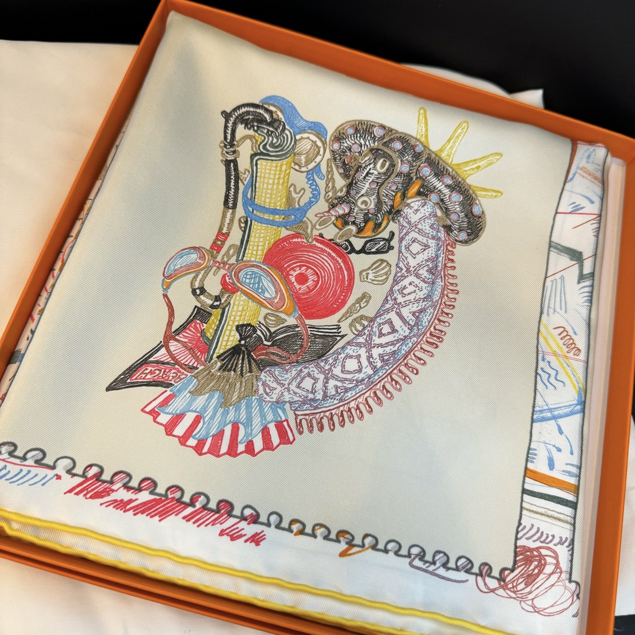 99新 Hermes/爱马仕 白灰色彩绘丝巾90✖️90cm