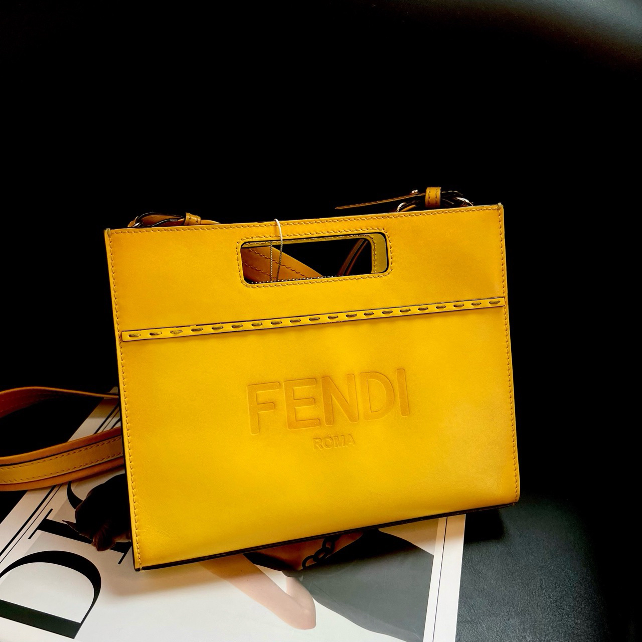 95新 FENDI/芬迪 黄色mini sunshine阳光托特单肩斜挎包