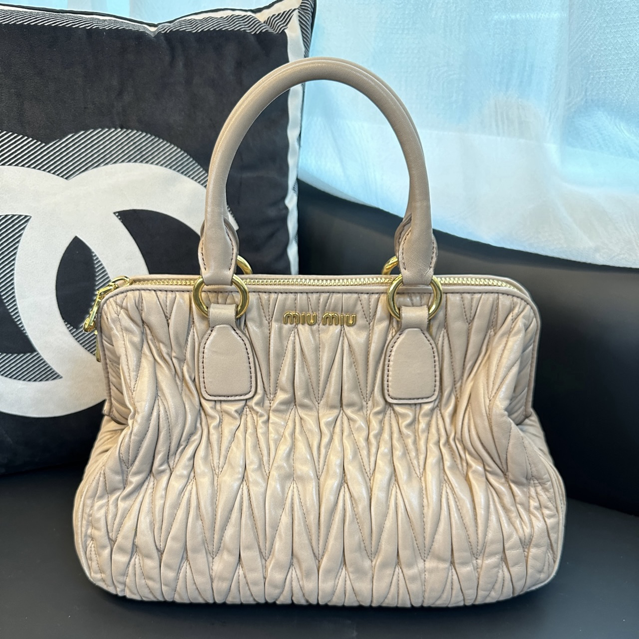 95新 MIU MIU/缪缪 裸粉色羊皮褶皱手提单肩斜挎包