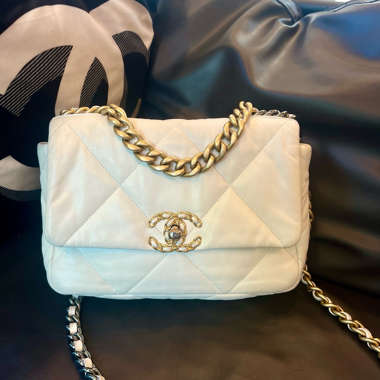 95新 Chanel/香奈儿 白金19bag小号单肩斜挎包