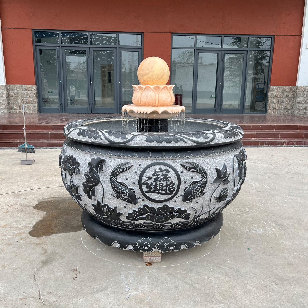 石雕鱼缸流水摆件转球流水庭院装饰青石材质整体石材家用养鱼大号