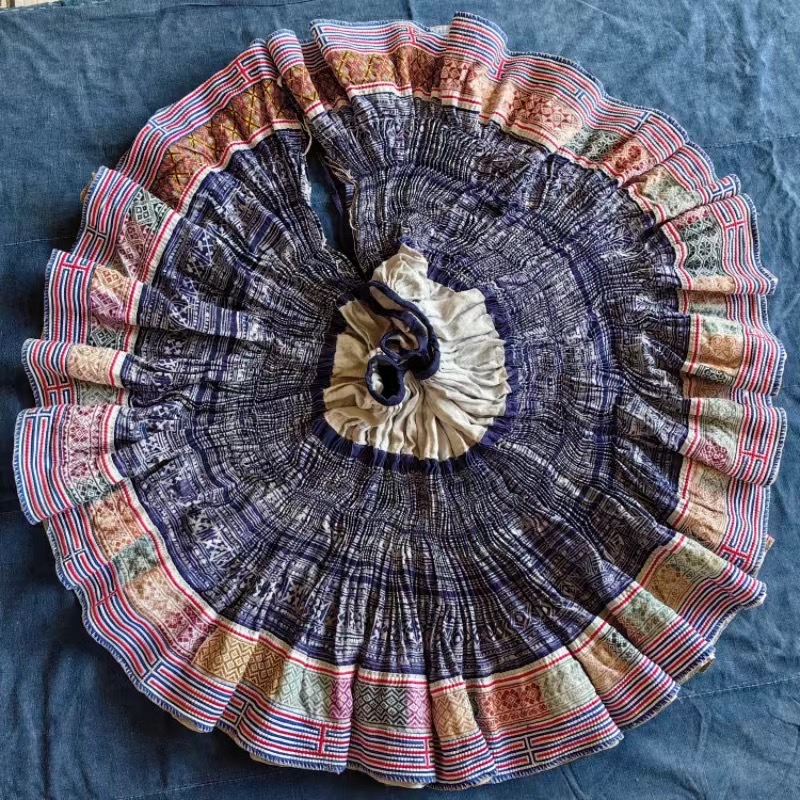 黔西南蜡染彩蜡挑花绣