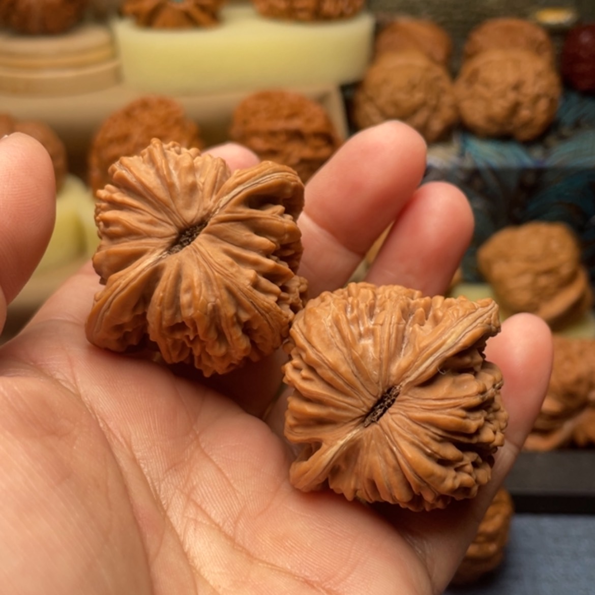 【闪购商品】文玩核桃把件刻**心