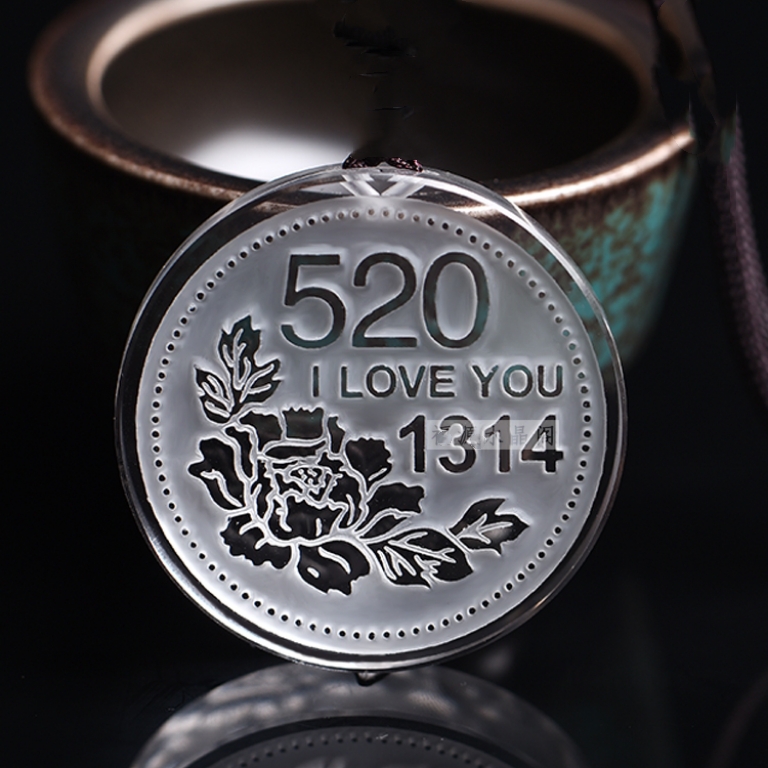 天然白水晶520吊坠男女款情人节珠宝表白生日礼物圆牌民族风情项