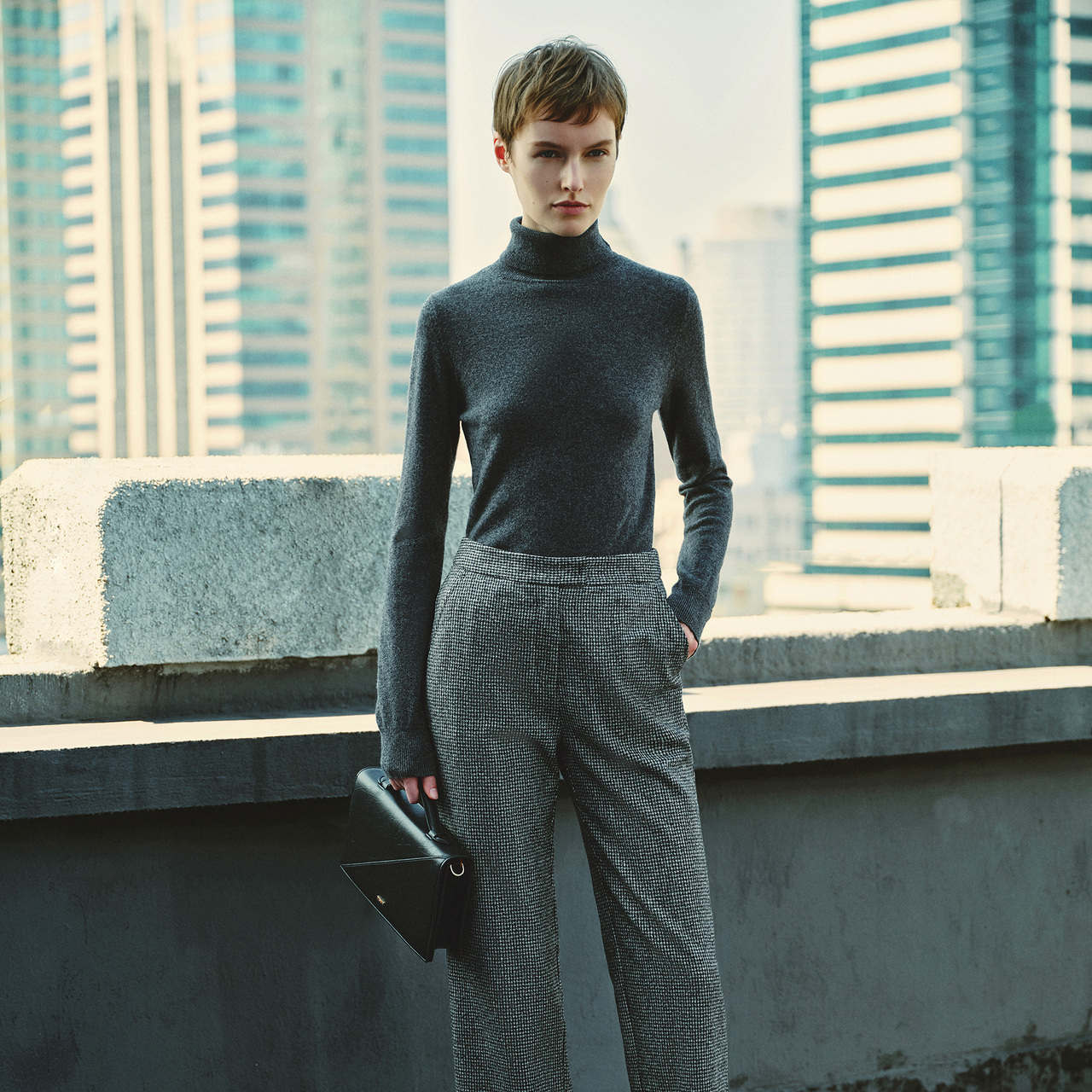 【明星裴蓓同款】恩裳冬质感灰色高领羊绒毛织衫9C33506230