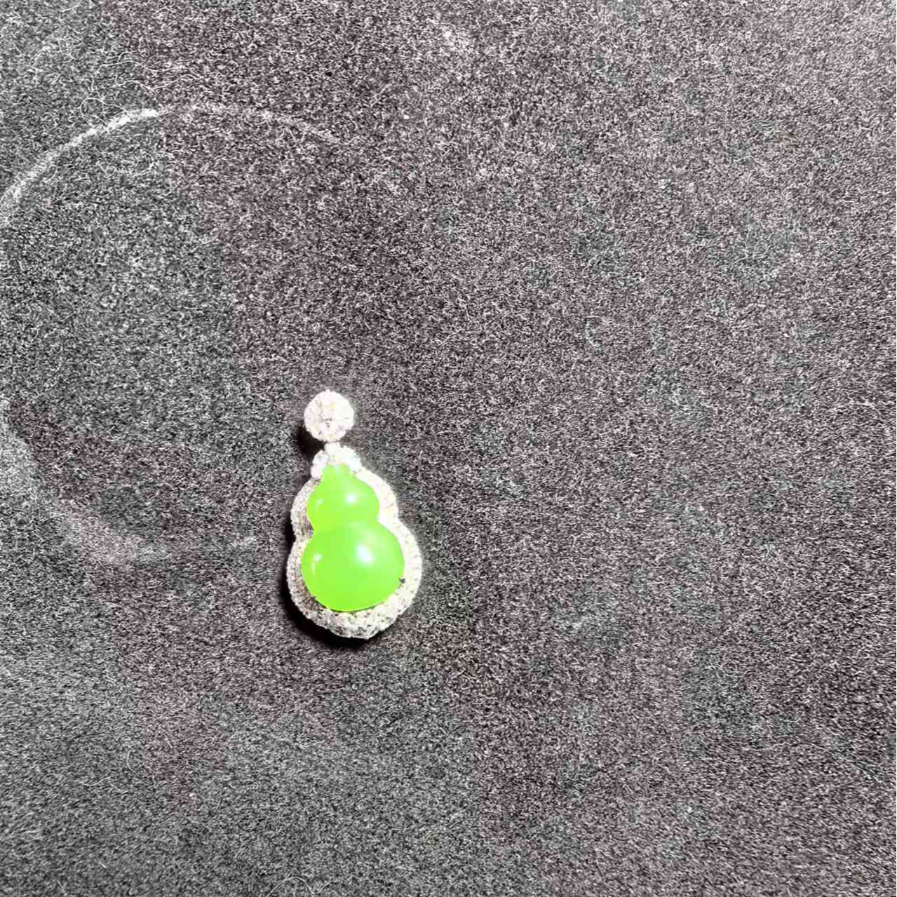 和田玉碧玉苹果绿18K金豪镶封底细腻油润