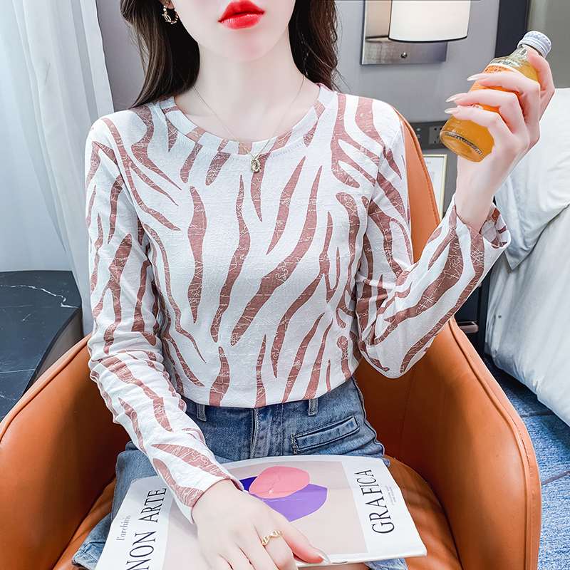 秋装爆款条纹长袖t恤女内搭打底衫2024新款洋气修身显瘦圆领上衣