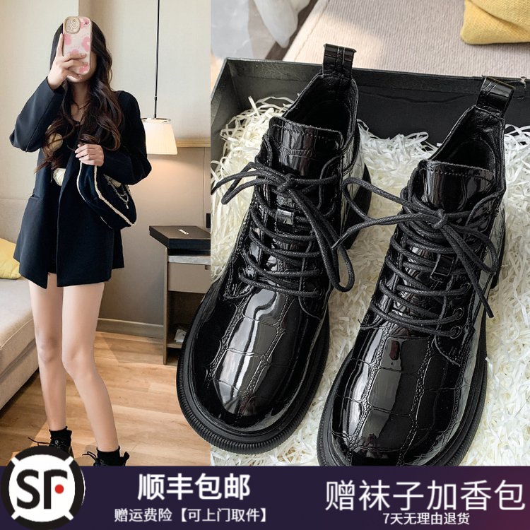 大东瑟马丁靴平底黑色2023新款漆皮芒果头时尚短靴加绒女棉靴单靴