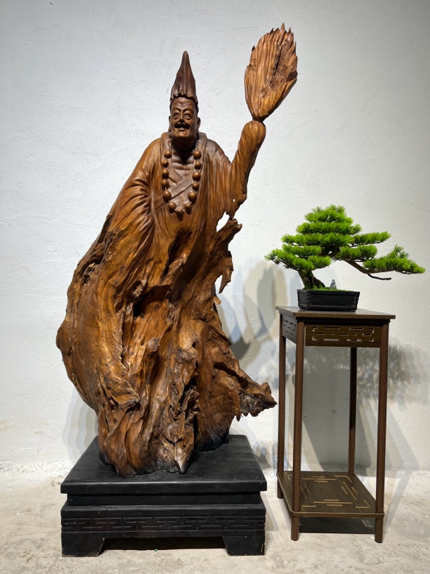 缅甸楠木老干料《活佛济公》尺寸：长82宽61总高155cm（底座22送底座）