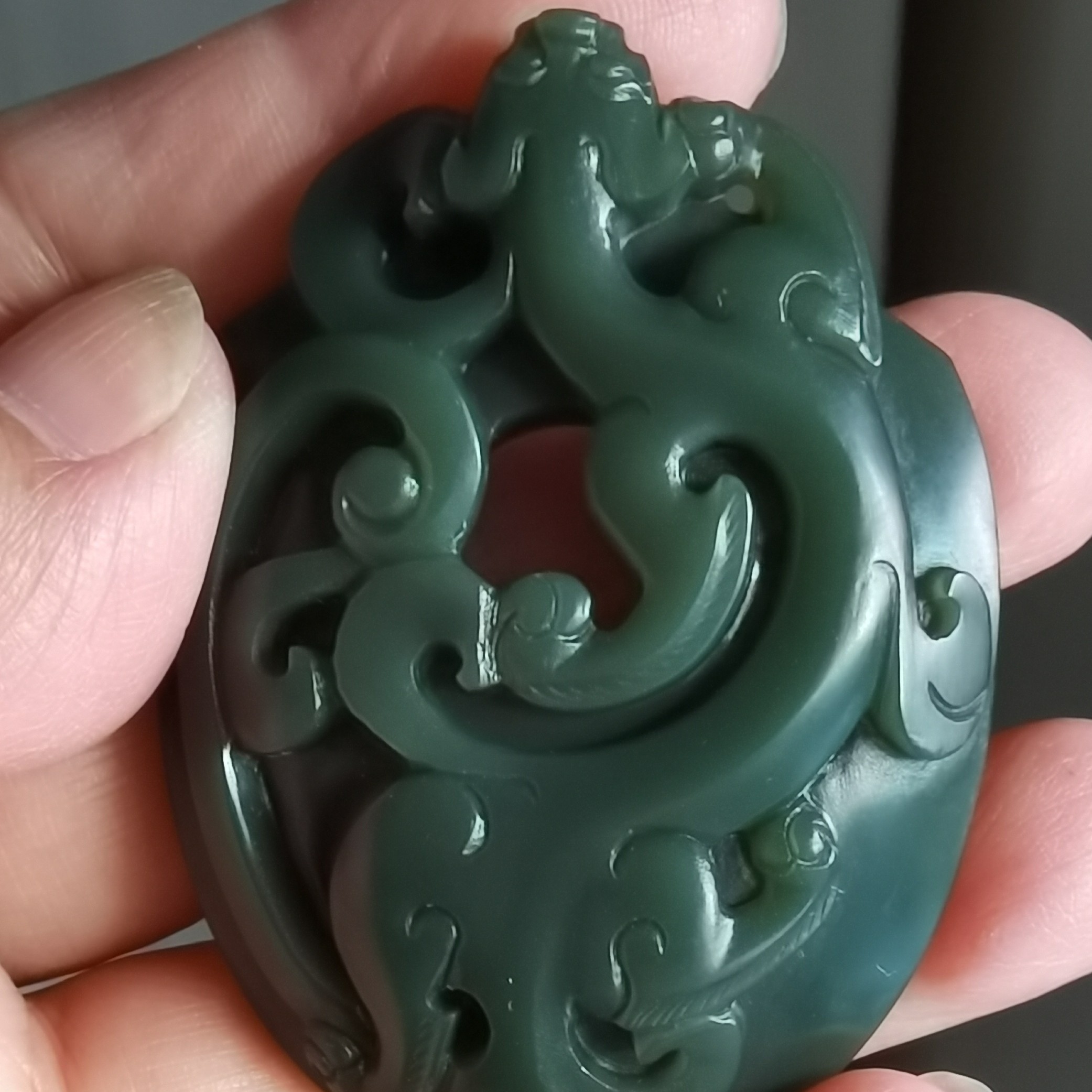 和田玉 青海格尔木青玉一细仿古螭龙纹