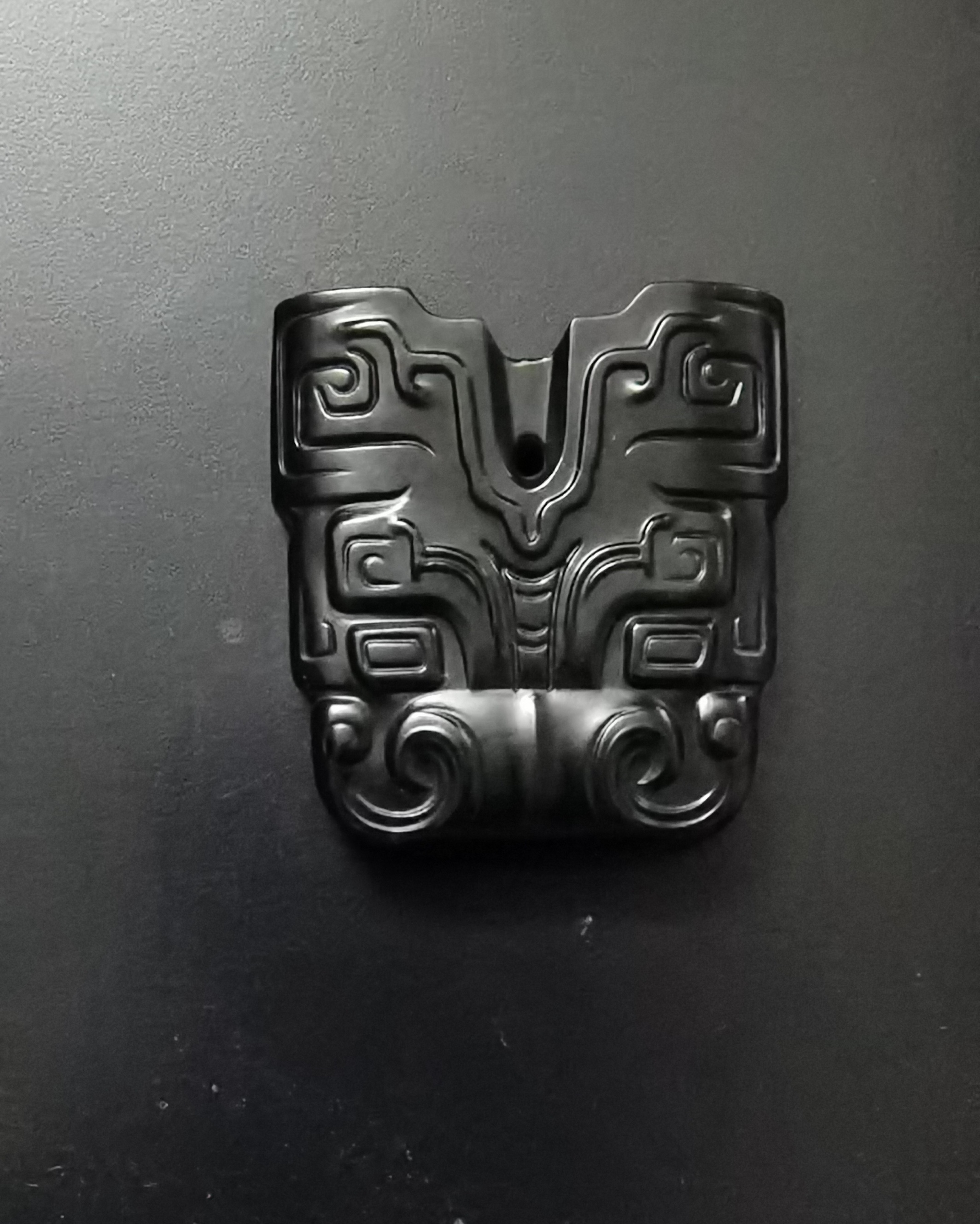 和田玉新疆黑青料子仿古商虎青铜作品